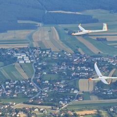Flugwegposition um 16:26:57: Aufgenommen in der Nähe von Gemeinde Höflein an der Hohen Wand, Österreich in 1528 Meter
